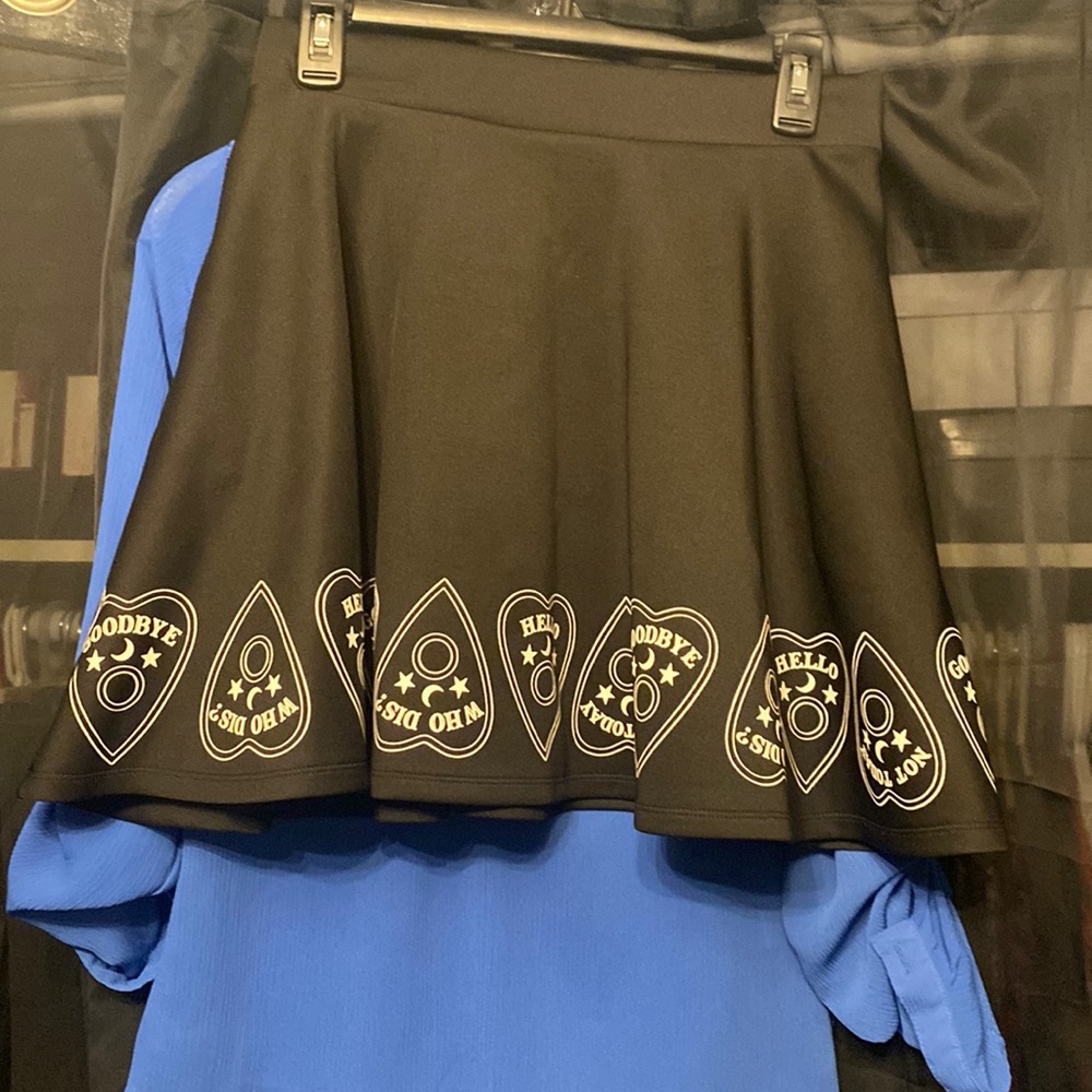 Hot Topic small skater skirt. Ouija planchette design. Worn once. Elastic waist.
